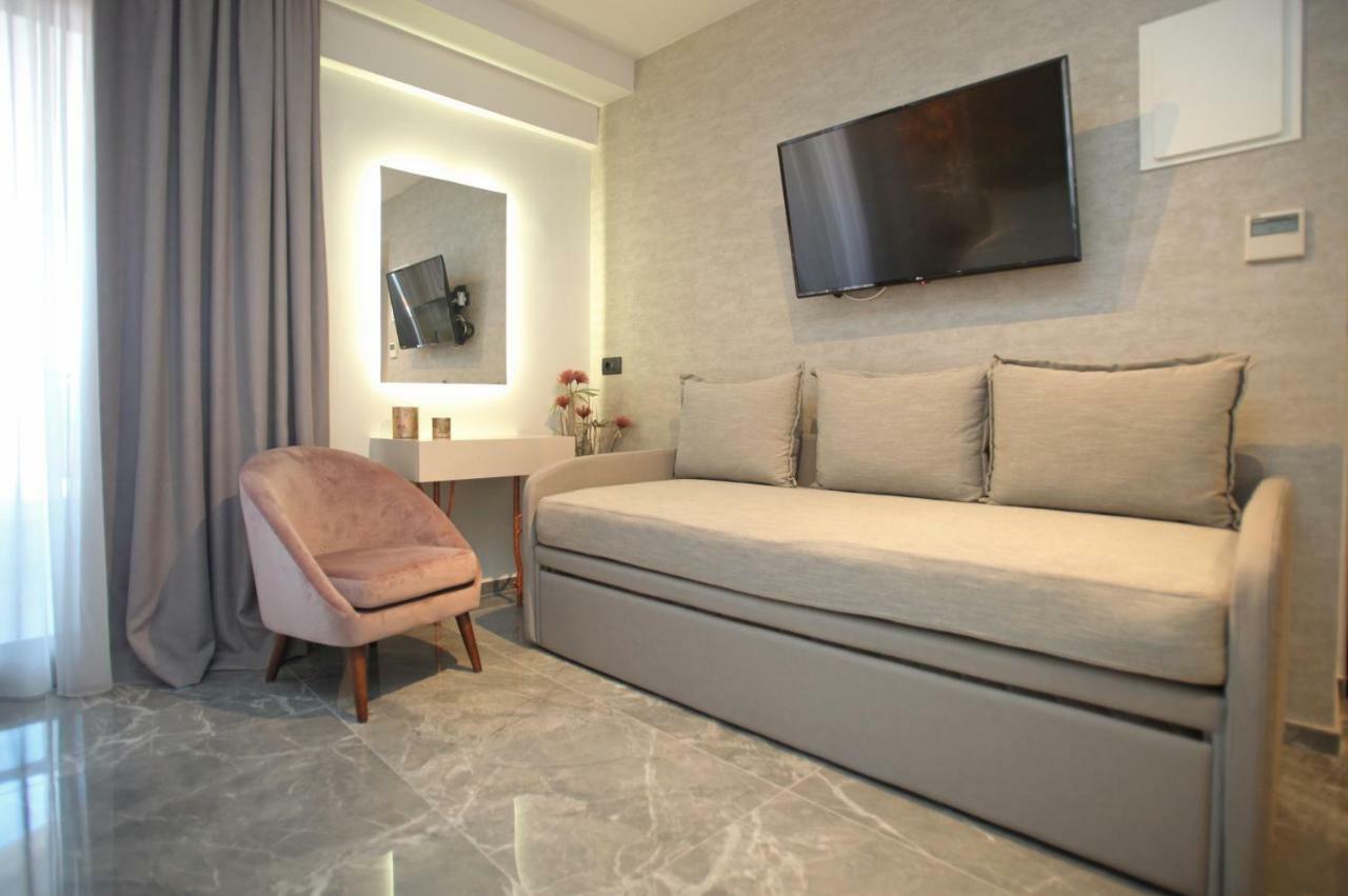 Athinais Luxury Apartments Hanioti Exterior photo